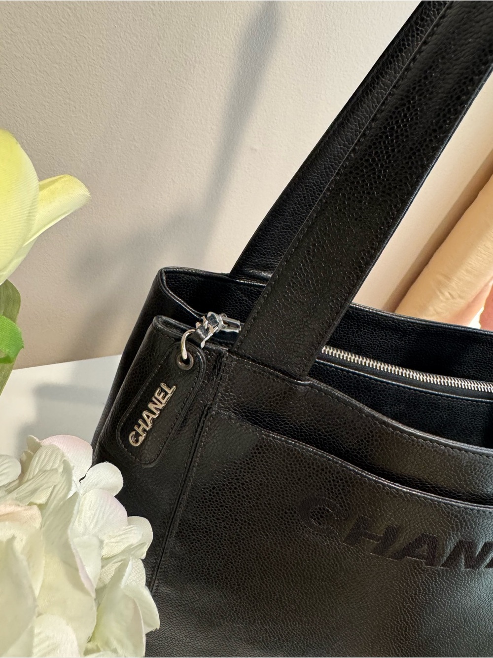 CHANEL Black Pebbled Leather Shoulder Tote - Picture 4 of 13